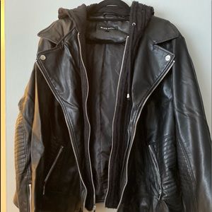 Women’s faux leather jacket from black rivet. Size 3x. Removable sweater hoodie.